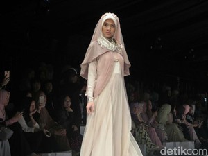 Irna Mutiara Hadirkan Sulam Usus Lampung dalam Koleksi Busana Muslim Terbaru