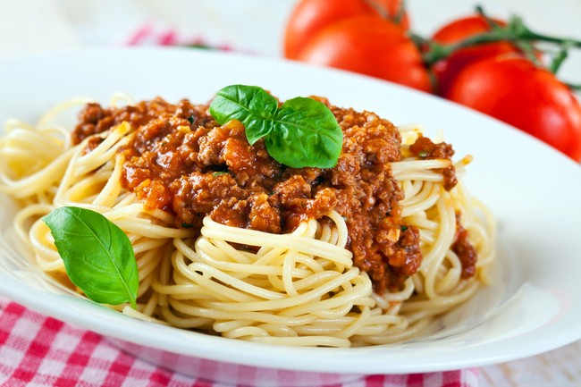 Kalau Hari Ini Tak Keluar Rumah, Mendingan Bikin Spaghetti Populer dan Enak Ini
