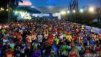 Selain berolahraga, Mandiri Jakarta Marathon juga membawa peserta menikmati keindahan ikon kota Jakarta seperti Monas, Kawasan Kota Tua, Fatahillah Square, Gereja Katedral, Masjid Istiqlal, dan Bundaran HI.