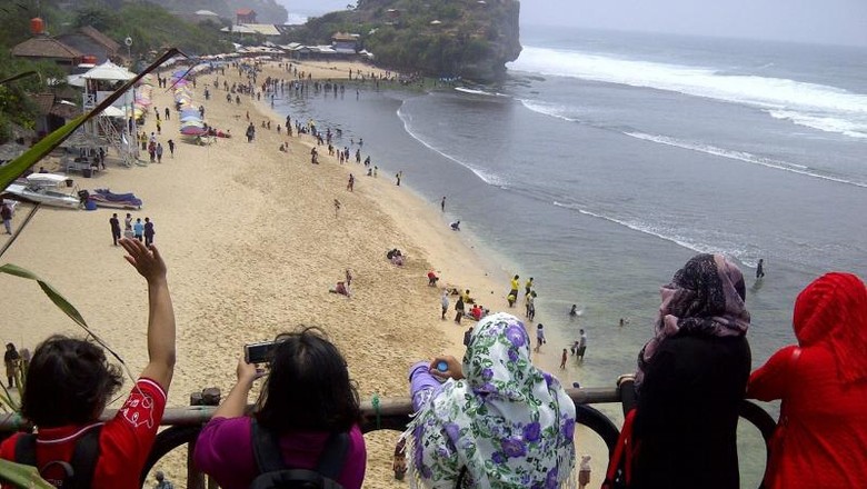 Suasana Pantai Indrayanti di Gunungkidul