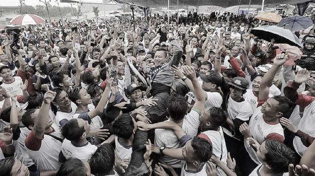 Agus saat lompat moshing sebelumnya