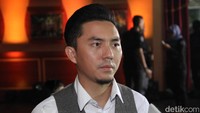 Ia mengisi acara salah satu acara di Trans 7, The Rooftop. Pool/Ismail.