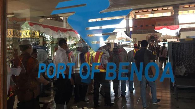 Budi Karya Rapat di Atas 'Kapal Bajak Laut'