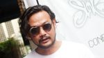 Dwi Sasono Berkacamata Nyentrik