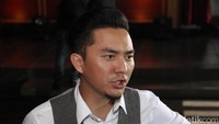 Presenter Insert ini memang kini identik dengan tampilan necis karena tuntutan pekerjaan. Pool/Ismail.