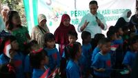 Kunjungi Warga Ancol, Anies Disambut Spanduk 'Gusur Ahok'