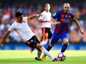 Cedera Lutut, Iniesta Absen Hingga 8 Pekan