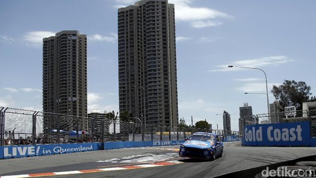 Di Balik Hingar Bingar Balapan V8 Supercars