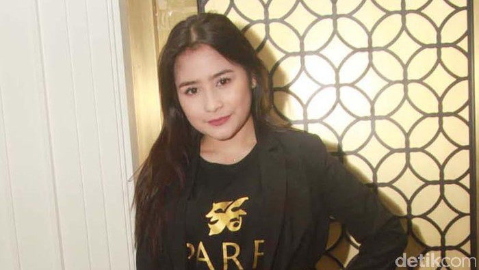 Prilly Latuconsina Ogah Upload Vlog Sensasional