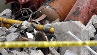 Di lokasi ledakan masih ada tabung as yang bocor. Tabung yang bocor itu masih tertimbun reruntuhan bangunan.