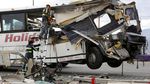 Bus Tabrak Truk di California, 13 Orang Tewas