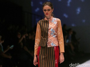 Dukung Penyandang Kanker Payudara, Iwet Ramadhan Hadirkan Batik Motif Ginkgo