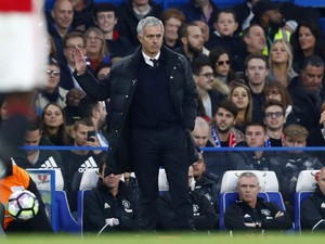 Daley Blind Sebut Ada Kemiripan antara Mourinho dan Van Gaal