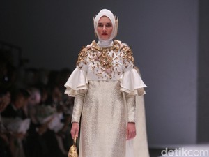 Gelora Dara Dian Pelangi, Zaskia Sungkar Tampilkan Gaya Monokrom