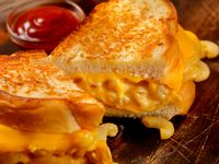  <i>Mac and Cheese,</i> Pasta <i>al Dente</i> Berbalut Keju yang Creamy Gurih