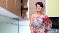 Farah berpose di dapur kediaman pribadinya. Pool/Ismail/detikFoto.