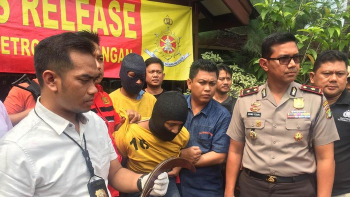 Polisi Tembak Perampok yang Bacok Pemilik Toko HP di Teluk Gong