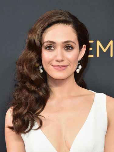 Cara Para Selebriti Membersihkan Wajah yang Bisa Kamu Tiru