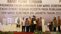 Pasangan Agus-Silvy menerima surat penetapan sebagai cagub/cawagub DKI Jakarta.