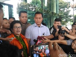Eks Menkes Siti Fadilah: Cuma Ditanya Kenal ini atau Enggak kok Ditahan?