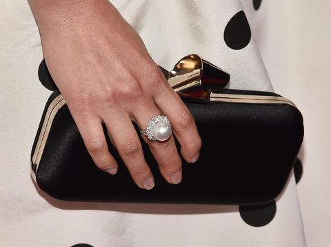 Tips Mudah Membersihkan Mutiara Menggunakan Sampo