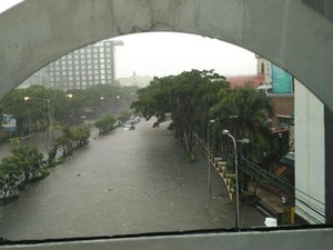 Momen Ridwan Kamil saat Banjir Melanda: Dari Bandara Sempat Lewat Pasteur