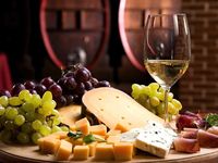 Menurut Studi, Wine Jadi Lebih Enak Dinikmati dengan Keju