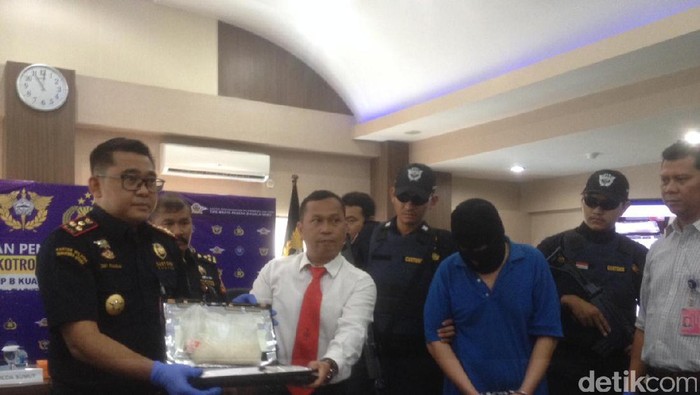 Simpan Sabu Dalam Laptop, WN Malaysia Dibekuk di Bandara Kualanamu