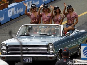 Parade Pebalap V8 Supercars di Gold Coast