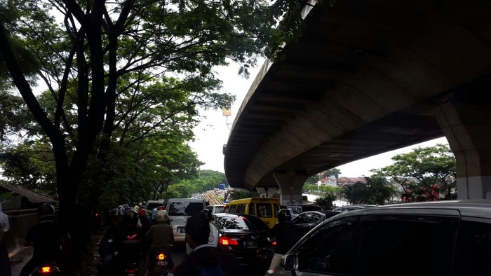 Banjir Parah, Mobil Menuju Jalan Pasteur tak Bergerak