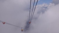 Liburan seru di Vietnam dengan naik kereta gantung terpanjang di dunia. Asyik! (Baban/detikTravel)