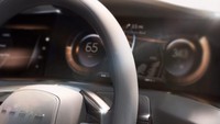 Tenaga Lucid Air bisa mencapai 1.000 daya kuda (DK) atau 745 kilowatt. Walhasil, akselerasi dari 0-96 km/jam hanya butuh 2,5 detik. Dalam satu kali pengisian baterai sampai penuh, mobil bisa berlari hingga 643 kilometer.