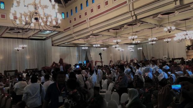 Pendukung 3 Cagub DKI saat penetapan calon oleh KPU