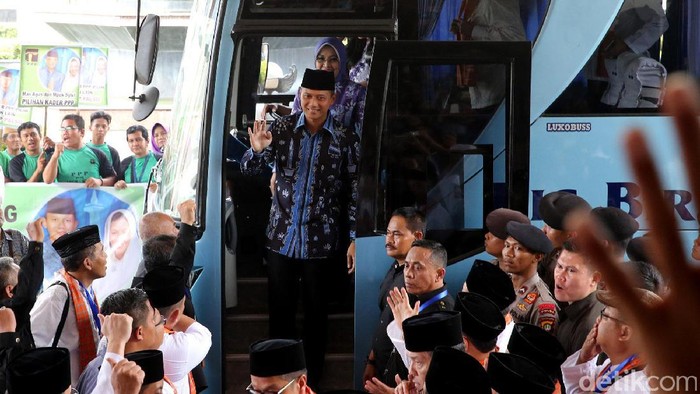 Tim Agus-Sylvi Anggarkan Rp 2 M untuk Alat Peraga Kampanye