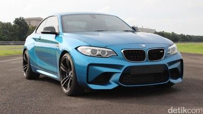 Menguji BMW M2 Coupe di Sirkuit