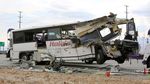 Bus Tabrak Truk di California, 13 Orang Tewas