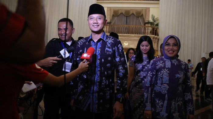 Tiba Pertama di Balai Sudirman, Agus-Sylvi Ditemani Ibas dan Annisa Pohan