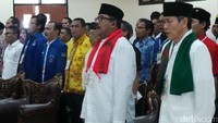 Para cagub dan cawagub hadir dalam rapat pleno dengan didampingi perwakilan partai pengusung.