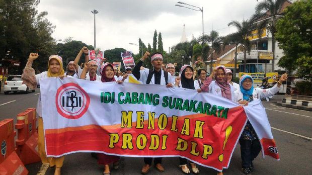 Dokter-dokter di Surakarta juga kompak menggelar aksi damai