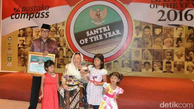 Gus Dur dan Tiga Menteri Jokowi Raih Santri Award