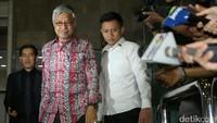 Sebelumnya Nur Alam mengajukan gugatan praperadilan berkaitan dengan kasus tersangkanya di Pengadilan Negeri Jakarta Selatan (PN Jaksel). Namun gugatan itu ditolak seluruhnya dan dibacakan pada Rabu, 12 Oktober lalu.