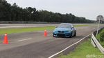 Menguji BMW M2 Coupe di Sirkuit