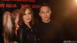 Demian dan Sara Wijayanto Mesra-mesraan