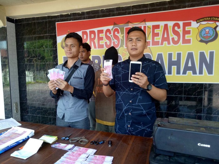 Polisi Tangkap Pembeli HP dengan Uang Palsu