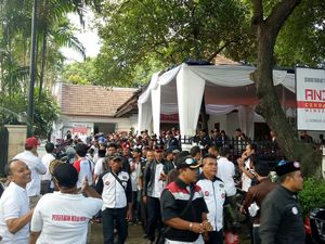 Pendukung Anies-Sandi Latihan Yel-yel Garuda di Dadaku Sebelum ke JIEXPO