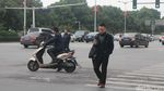Aksi Nekat Sejumlah Pengendara di China