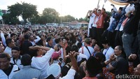 Yang penting kita kerja untuk rakyat. Semua angka itu baik, tutur putra sulung Susilo Bambang Yudhoyono ini. Rencananya pengambilan nomor urut dilakukan pada pukul 18.30 WIB. Agus Yudhoyono pun tidak berharap apapun saat pengambilan nomor urut.