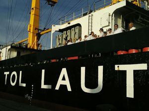 Pemerintah Target Pangkas Biaya Logistik Jadi 10% Pakai Tol Laut