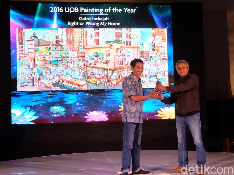 Gatot Indrajati Raih Penghargaan UOB Painting of the Year 2016 Gatot Indrajati Raih Penghargaan UOB Painting of the Year 2016