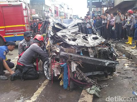 Kondisi Mobil Livina yang Hanyut Setelah Dievakuasi: Remuk, Nyaris tak Berbentuk